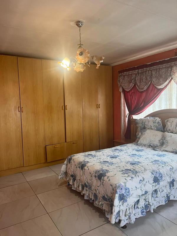 4 Bedroom Property for Sale in Montshioa North West
